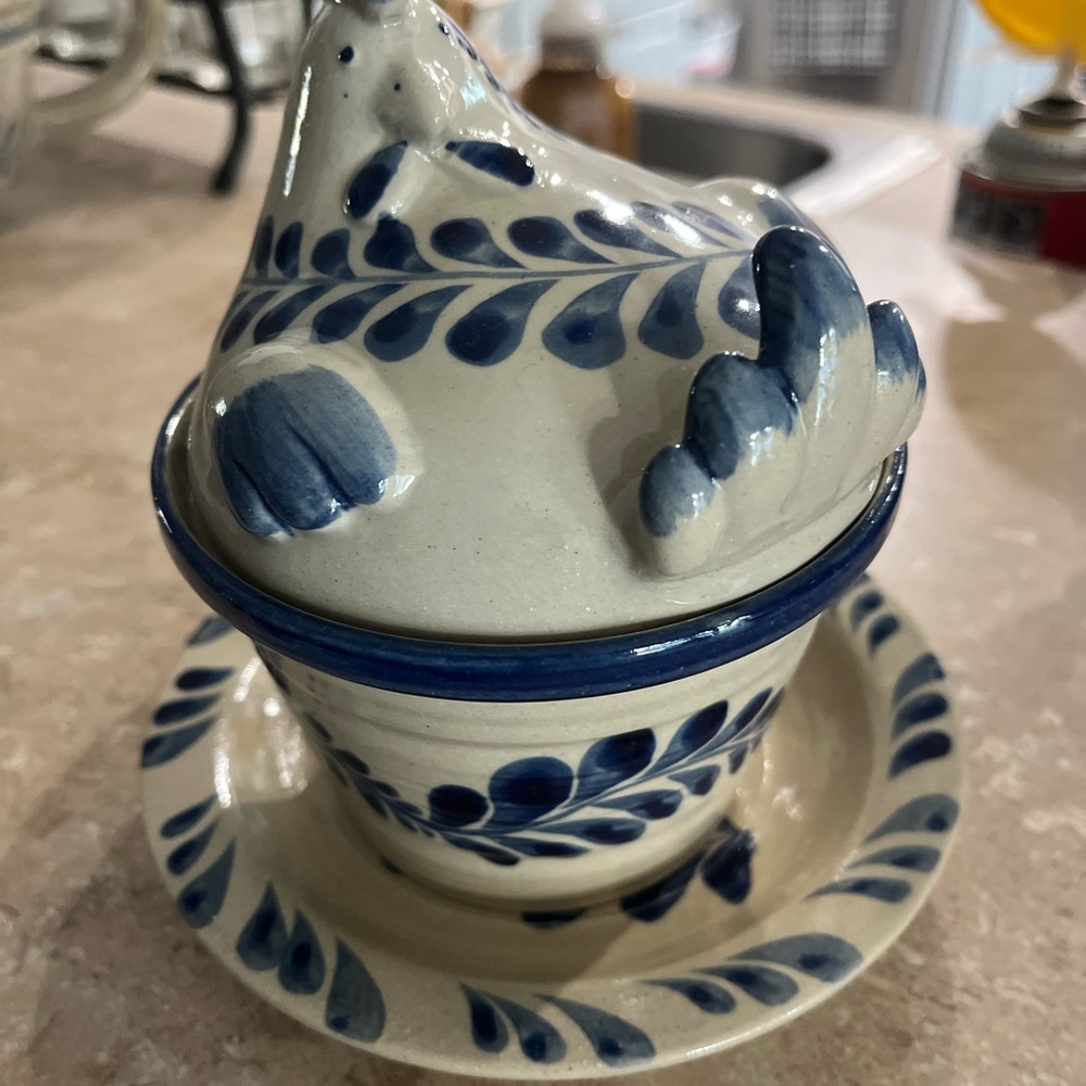 Cracker Barrel Blue and Cream Pottery Hen Dish